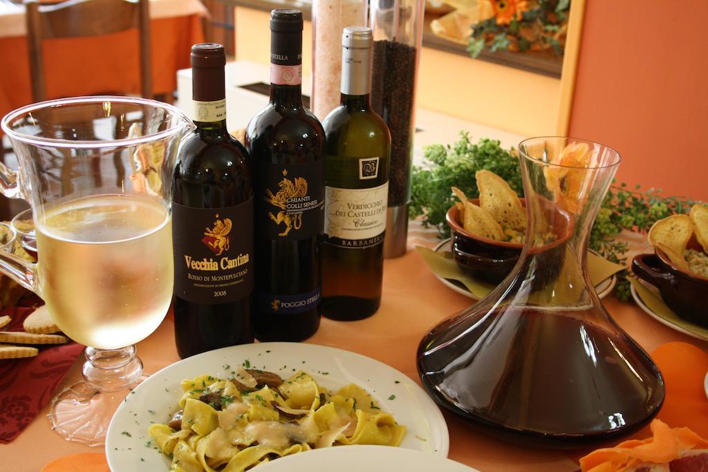 Hotel Ristorante Il Pino 키우시 외부 사진