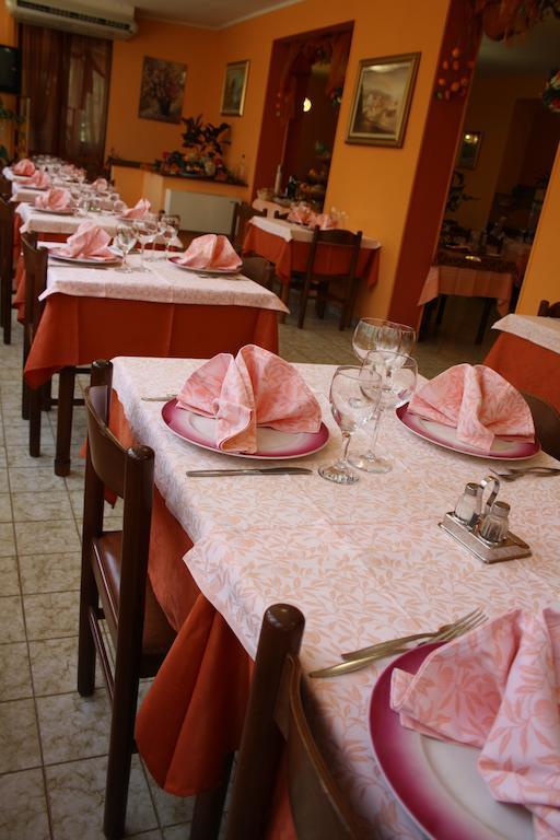 Hotel Ristorante Il Pino 키우시 외부 사진