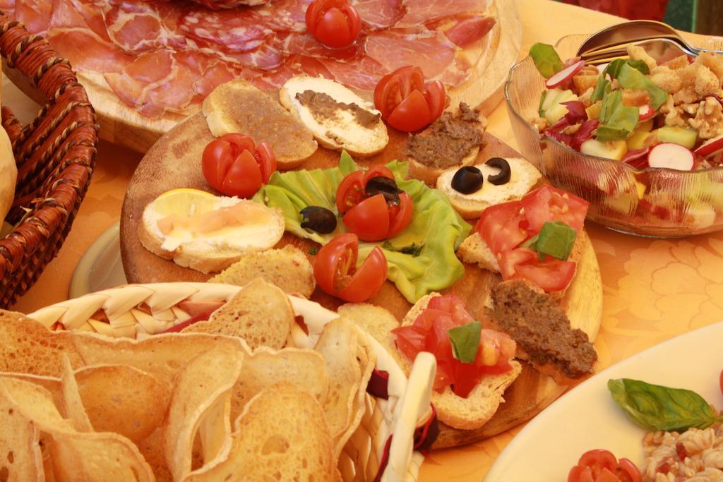 Hotel Ristorante Il Pino 키우시 외부 사진