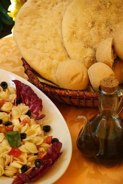 Hotel Ristorante Il Pino 키우시 외부 사진