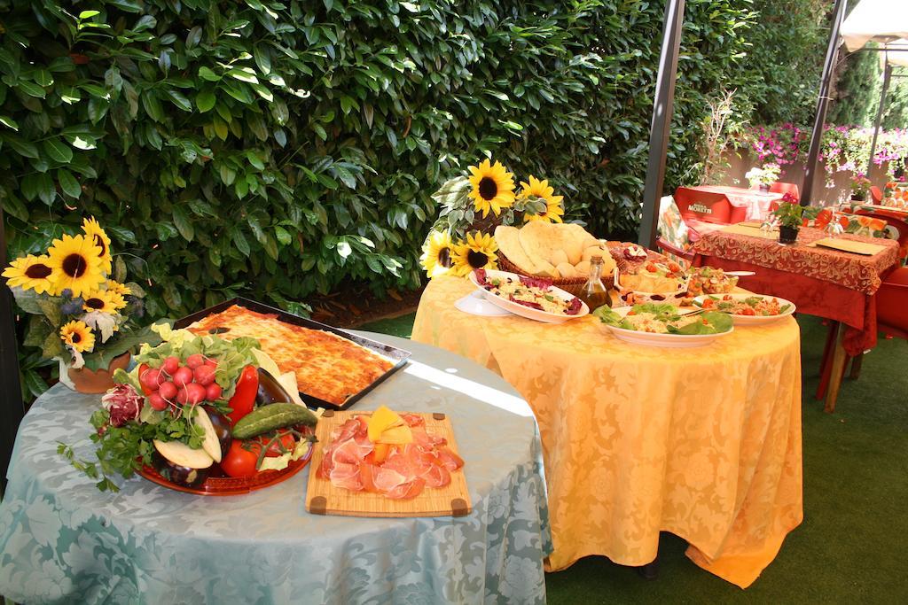 Hotel Ristorante Il Pino 키우시 외부 사진